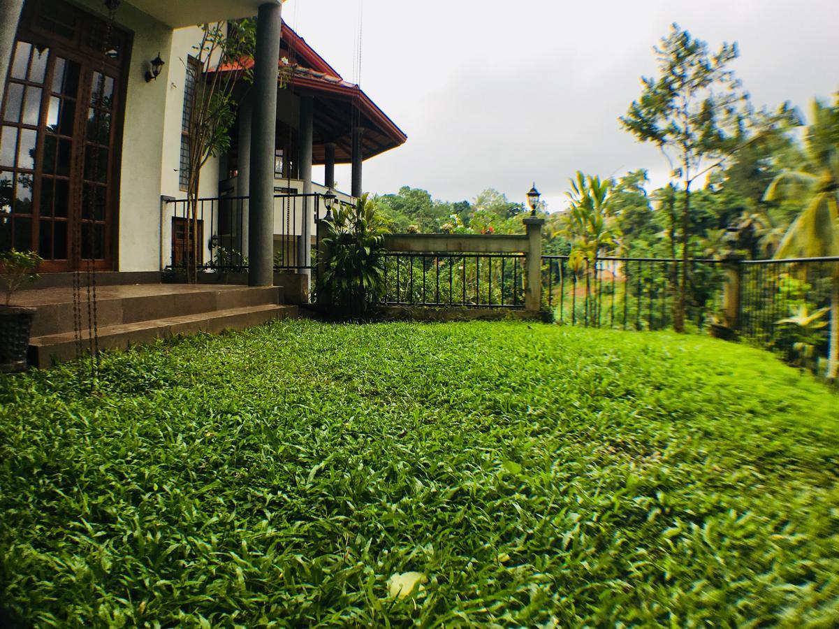Villa Familia Kandy Eksteriør billede